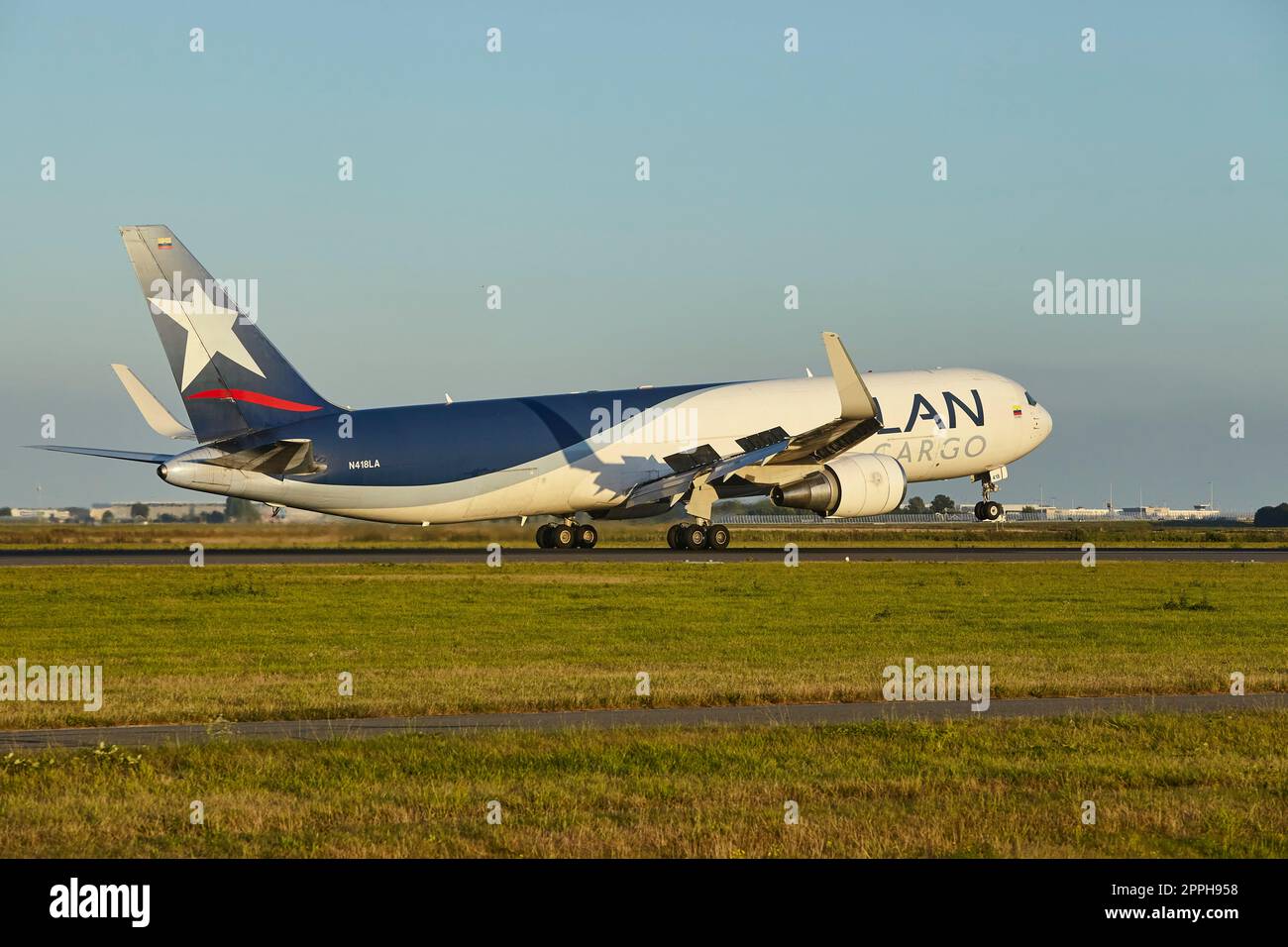 File:Frankfurt Airport 21 Air LATAM Cargo Colombia Boeing 767