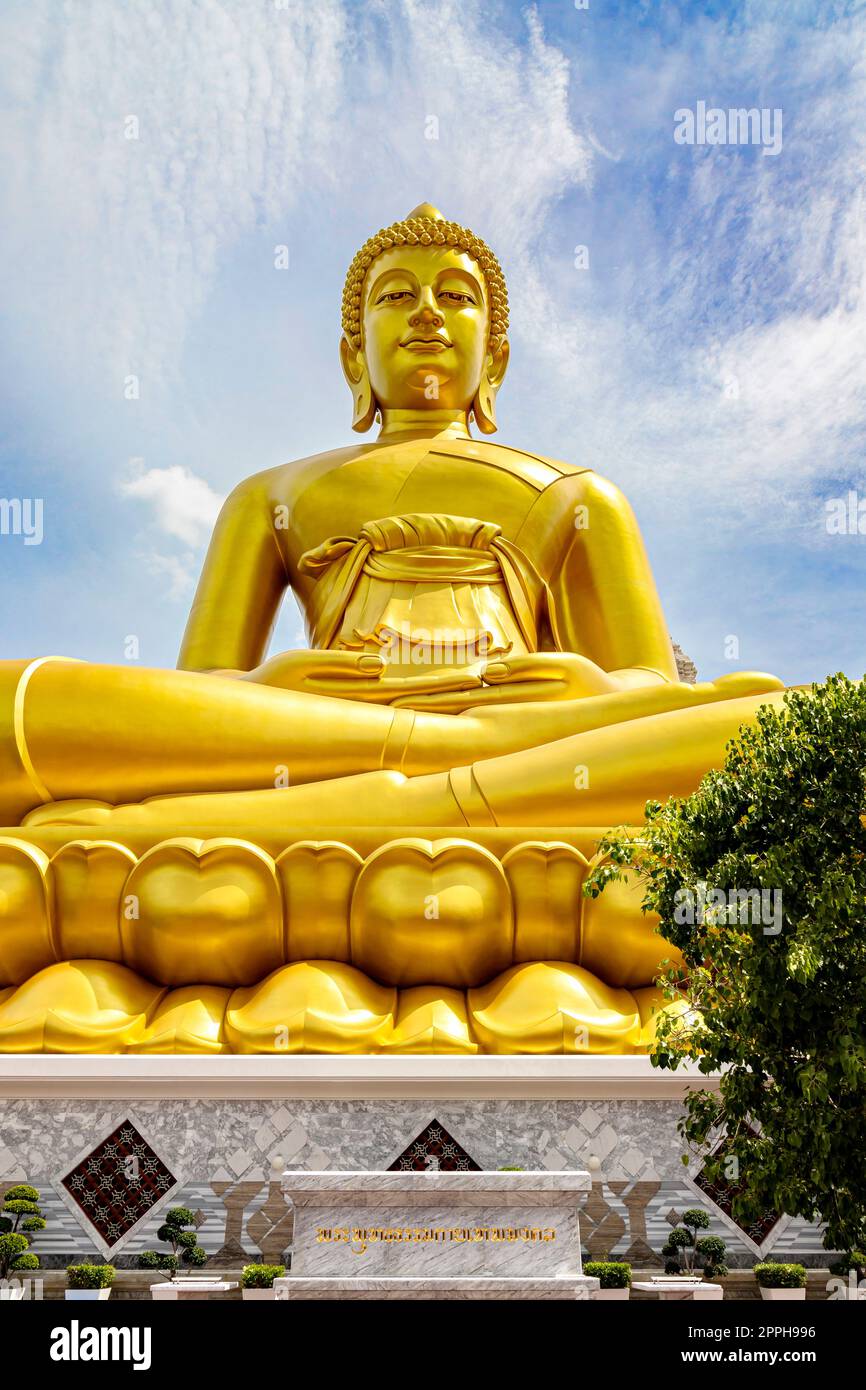 "Phra Buddha Dhammakaya Thep Mongkol" is a Big golden buddha statue
