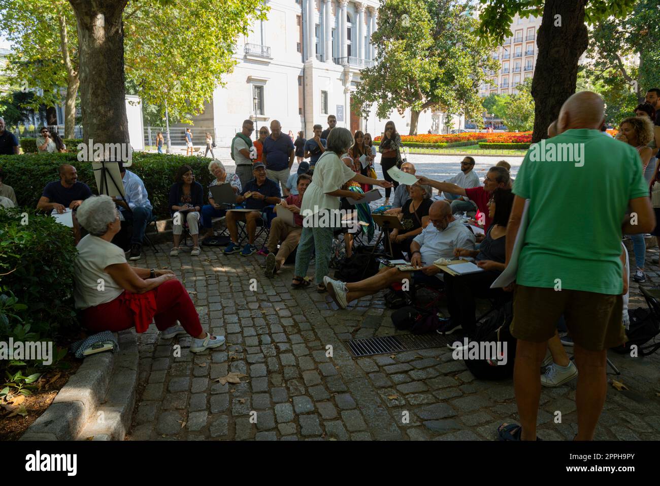 outdoor amateur drawing class in Madrid, Spain Stock Photo