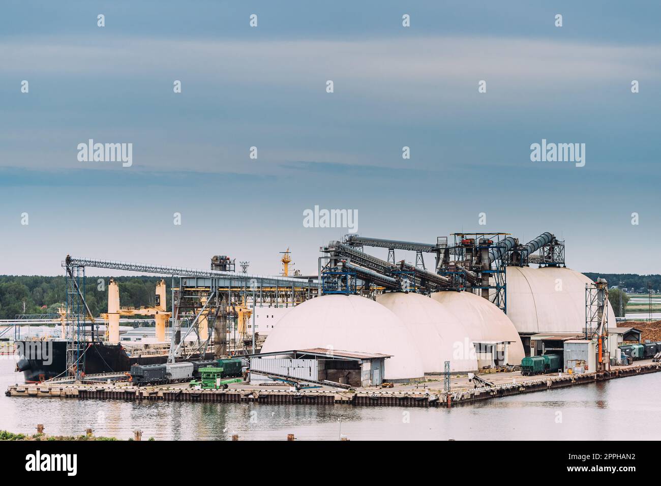 Chemical Storage Tanks And Storage Tanks Oil Refinery In Port. Industrial Port Terminal Stock Photo