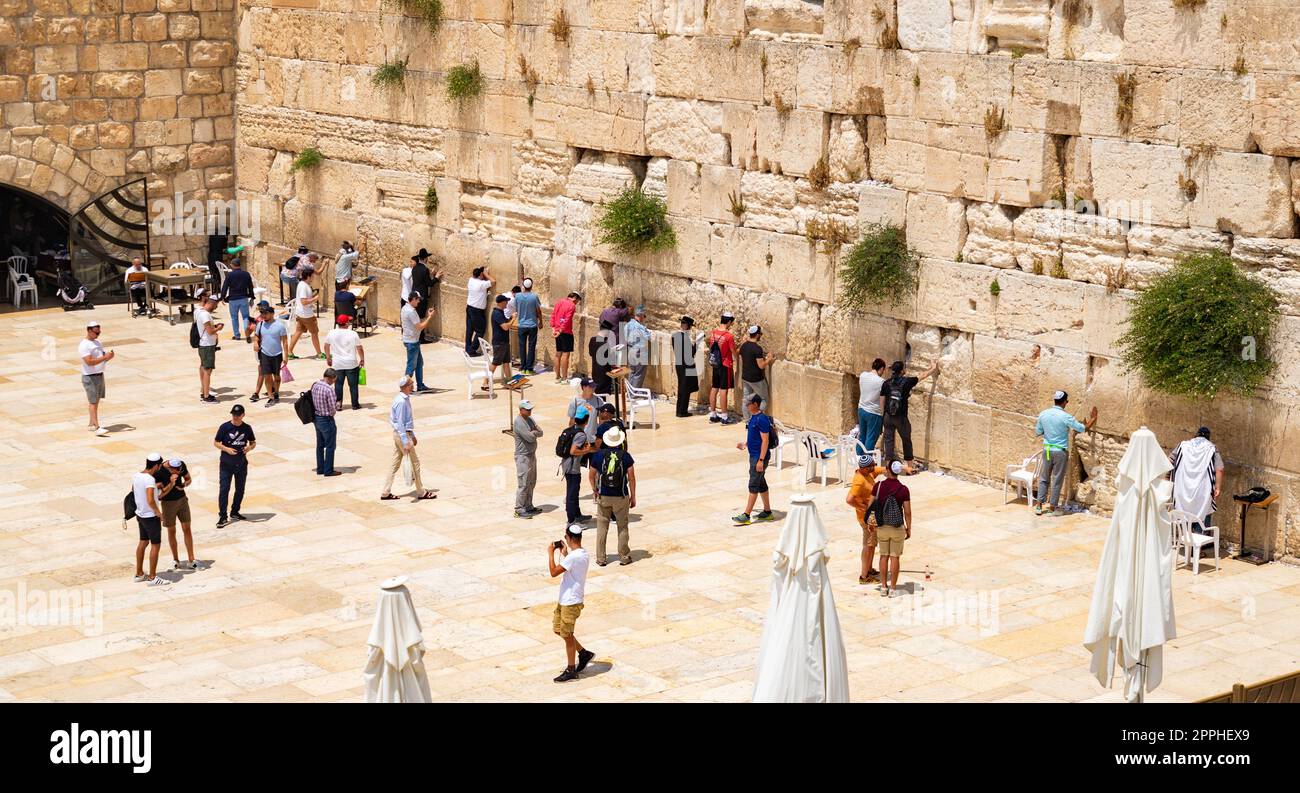 Wailing wall people hi-res stock photography and images - Alamy