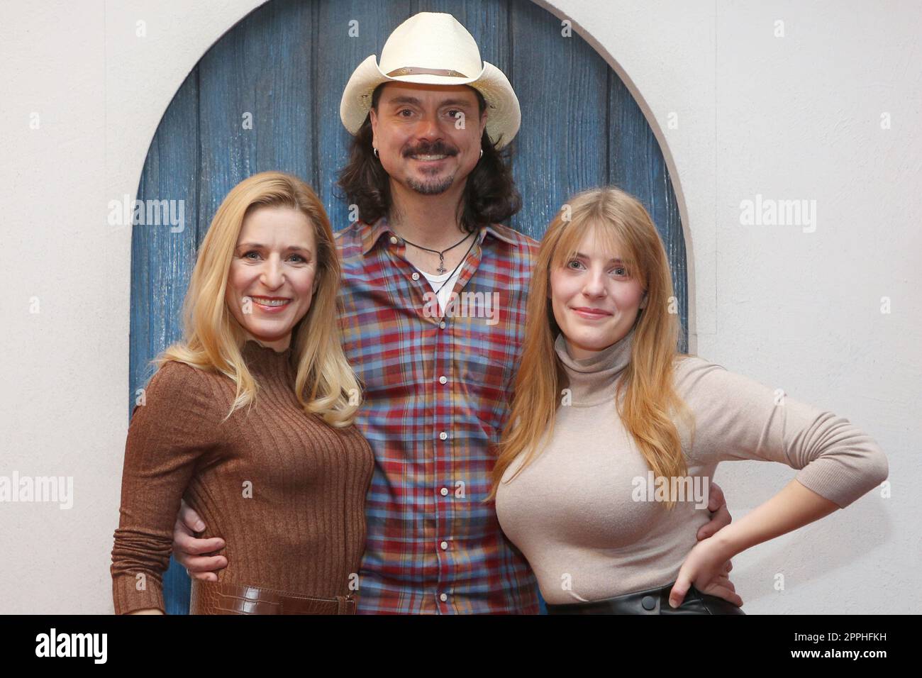 Stefanie Hertel,Lanny Lanner,Johanna Mross,Stefanie Hertel visits the musical Mamma Mia with her husband and daughter,Stage Theater Neue Flora,Hamburg,27.11.2022 Stock Photo