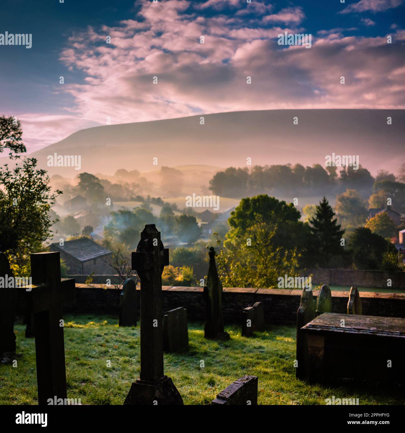 Pendle Hill Witch Hi res Stock Photography And Images Alamy pendle-hill-witch-hi-res-stock-photography-and-images-alamy