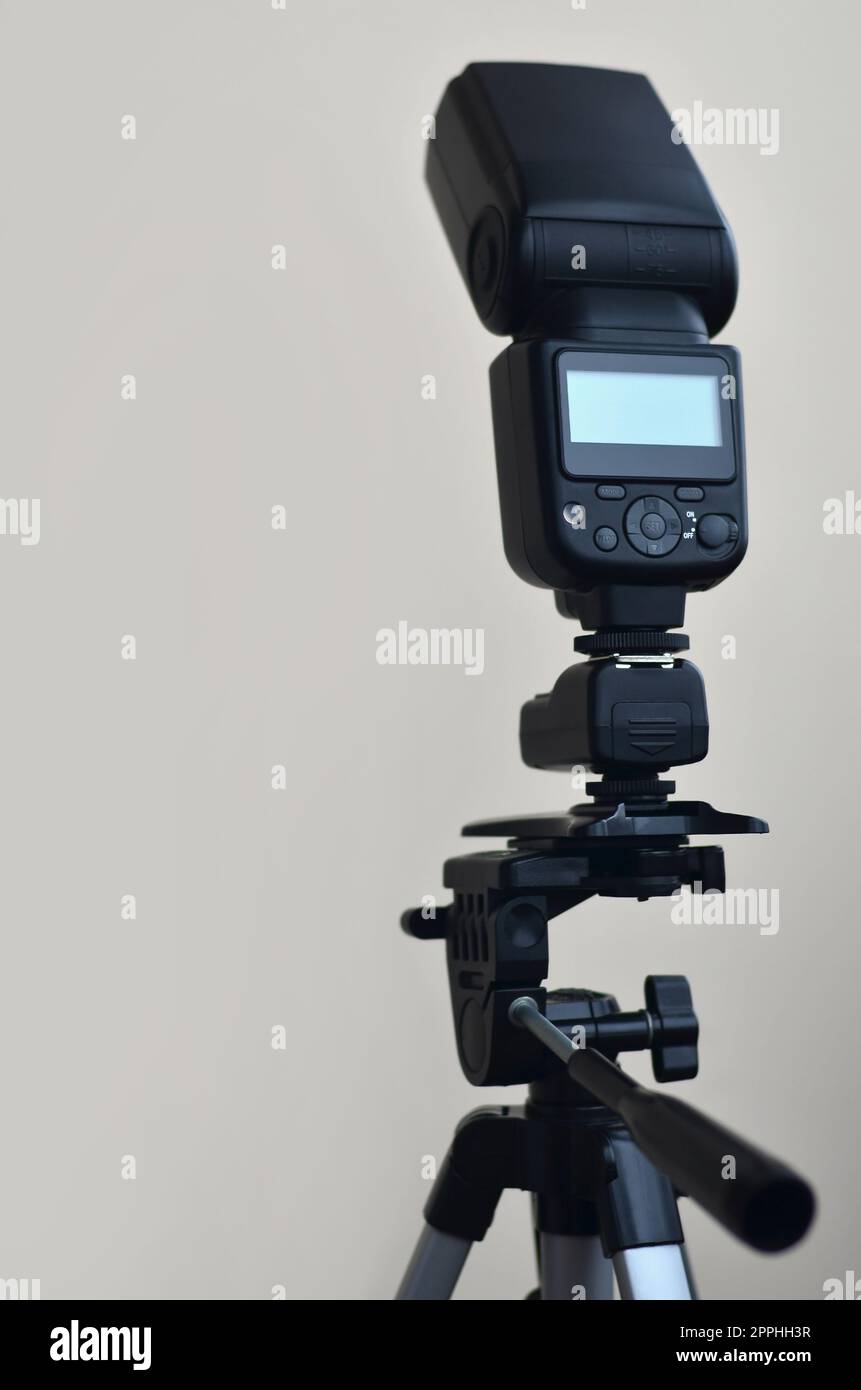Speedlight gun with trigger set mounted on tripod Stock Photo