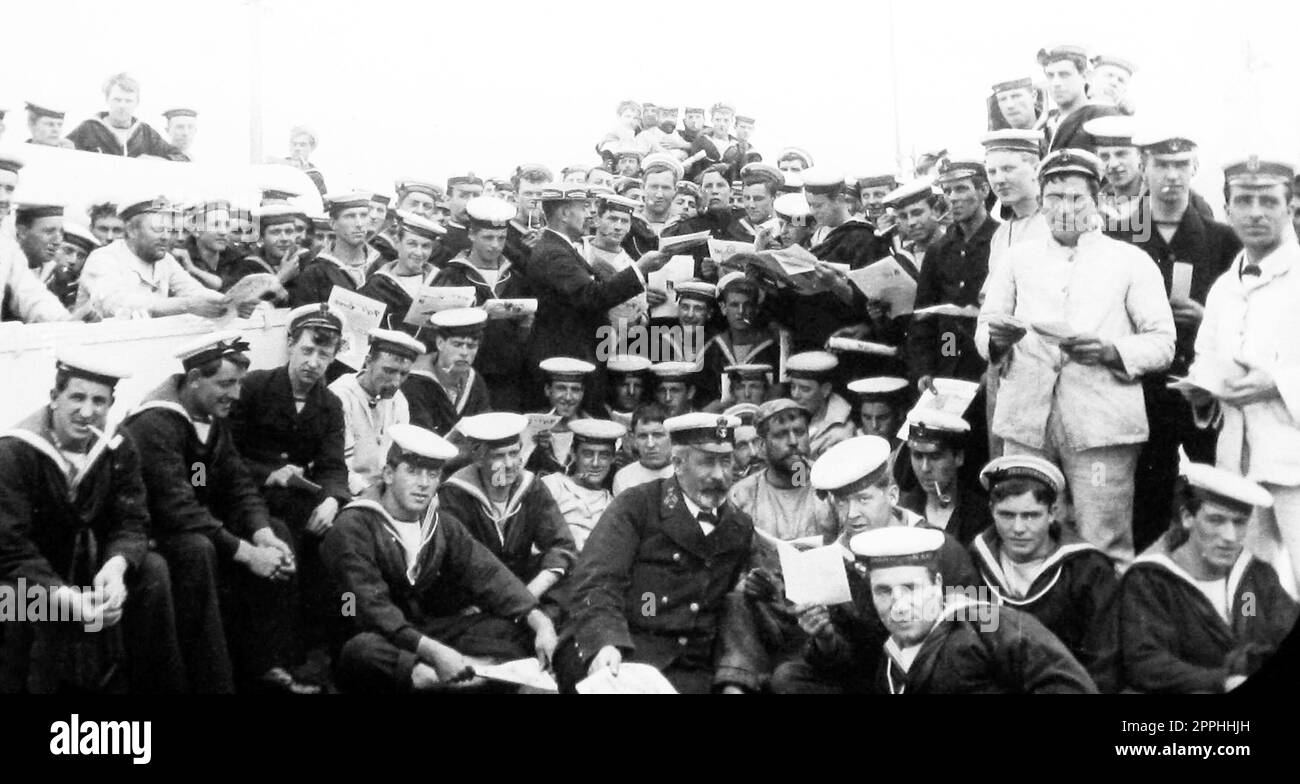 Crew of a Royal Navy battleship before leaving port, early 1900s Stock Photo