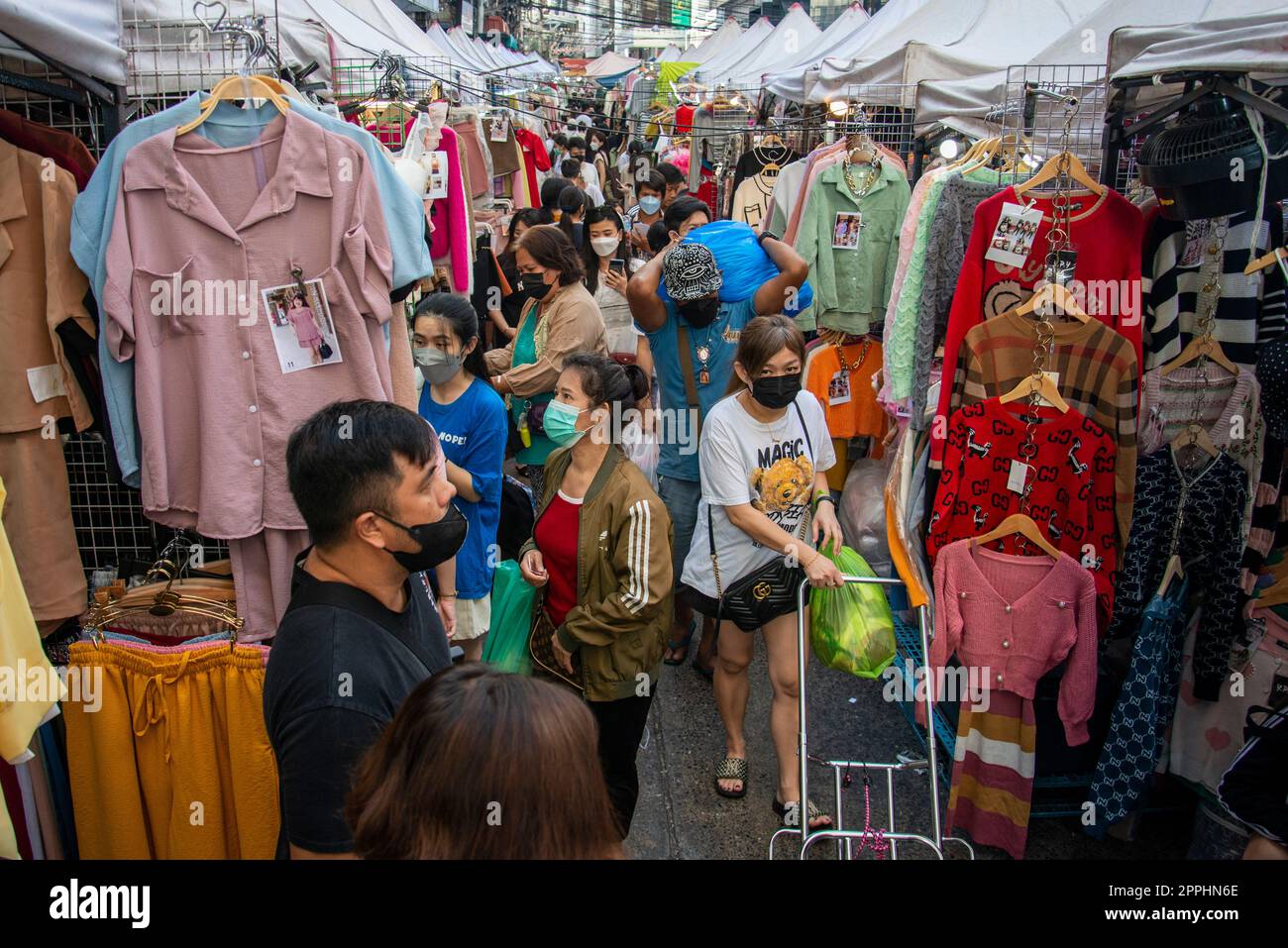 a Fashion and Textile market at the Pratunam Textile market in the area of  Pratunam in the city of Bangkok in Thailand. Thailand, Bangkok, December  Stock Photo - Alamy