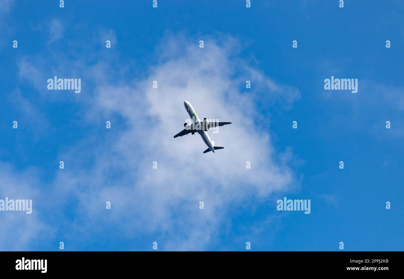 Airplane sky hi-res stock photography and images - Alamy