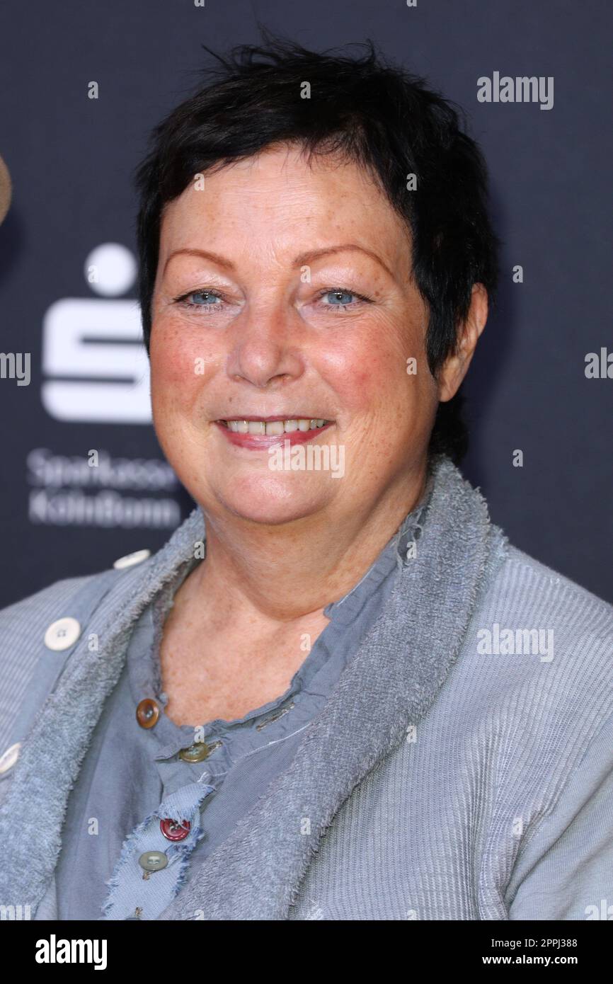dr-martina-richter-premiere-wir-sind-dann-wohl-die-angehoerigen