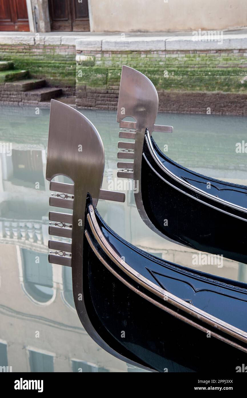 The metal bow (ferro) of the gondola of venice Stock Photo - Alamy