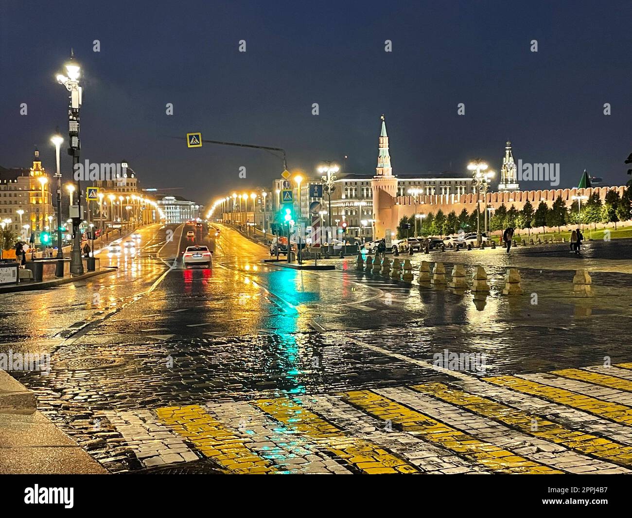 Bolshoy Moskvoretsky Bridge acros Moskva river Stock Photo