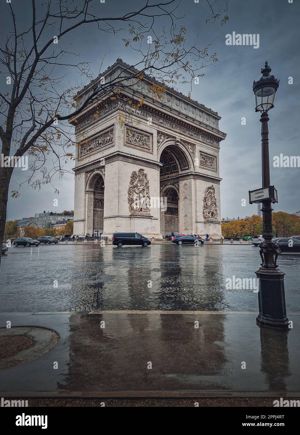 荻原美里さん View from the Ark de Triomphe 960px-