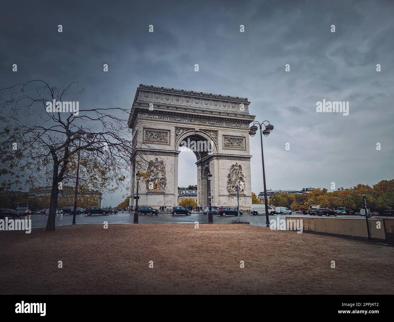 Paris view from the arc de triomphe hi-res stock photography and images ...