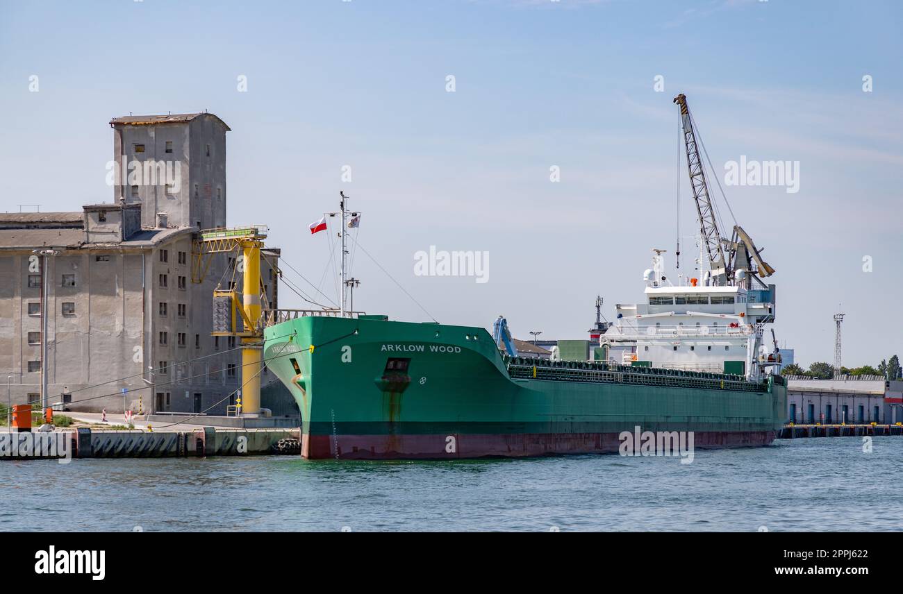 Cargo ship wood hi-res stock photography and images - Alamy