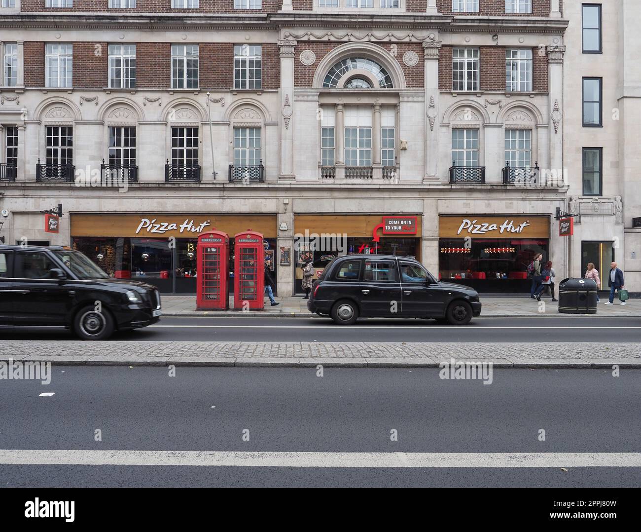 Pizza Hut shopfront in London Stock Photo Alamy