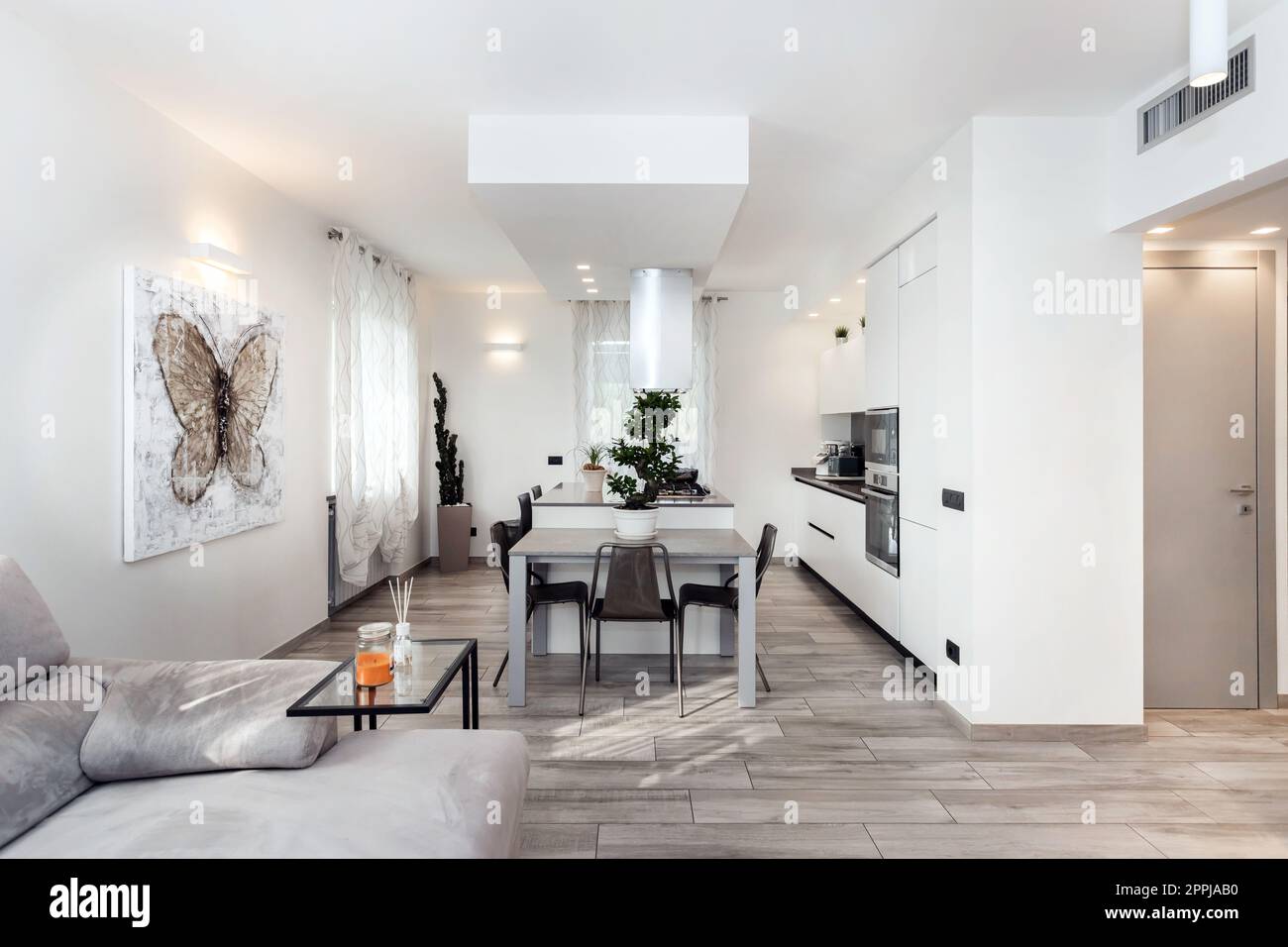 Interior design spacious room hi-res stock photography and images - Alamy