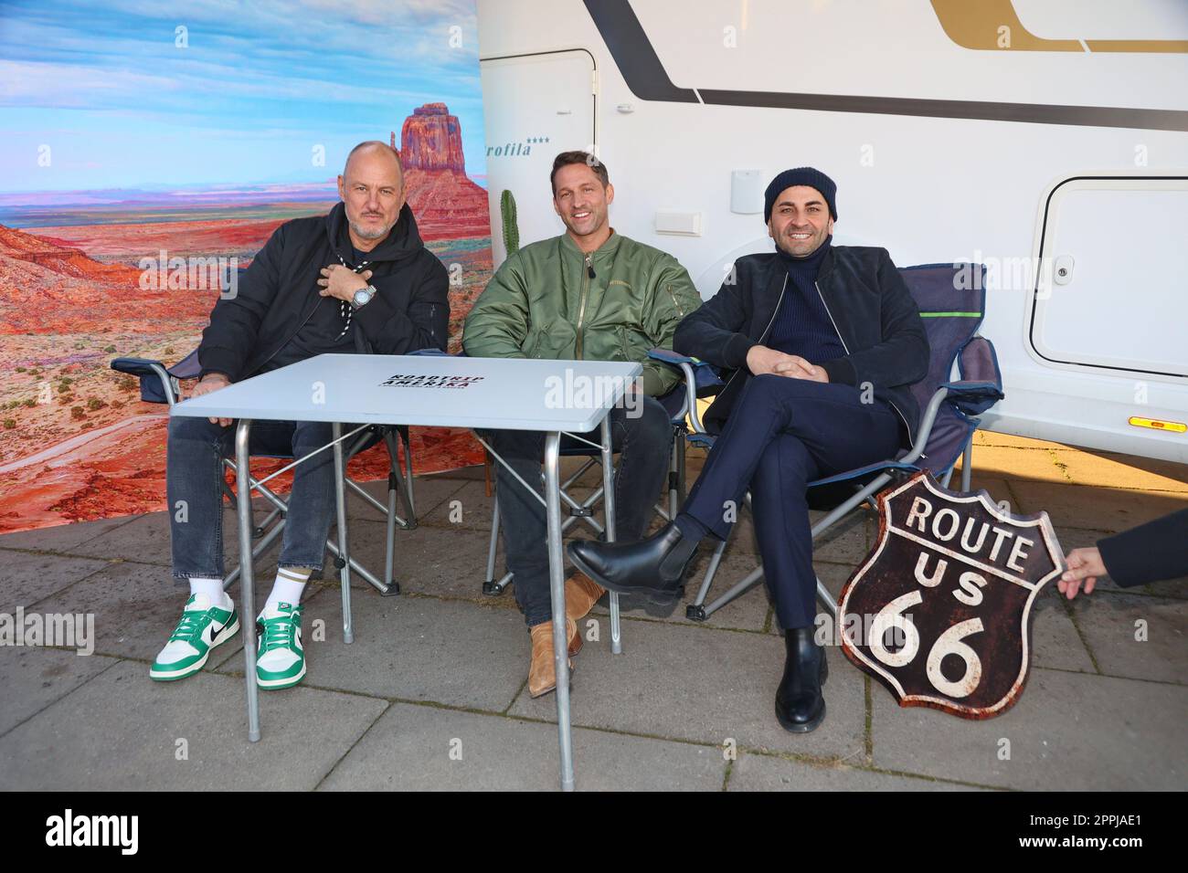 Frank Rosin,Alexander Kumptner,Ali GÃ¼ngÃ¶rmÃ¼s,Press event for the cooking series 'Roadtrip Amerika' by Kabel 1 (embargo 28.12.2022) in Hafen City,Hamburg,12.12.2022 Stock Photo