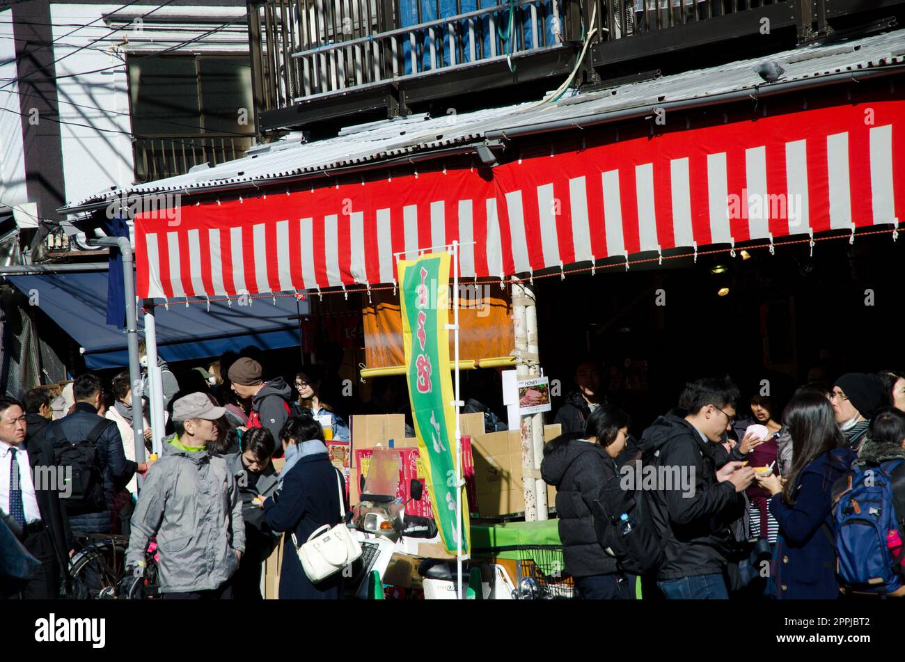 Tokyo tsukiji eating hi-res stock photography and images - Alamy