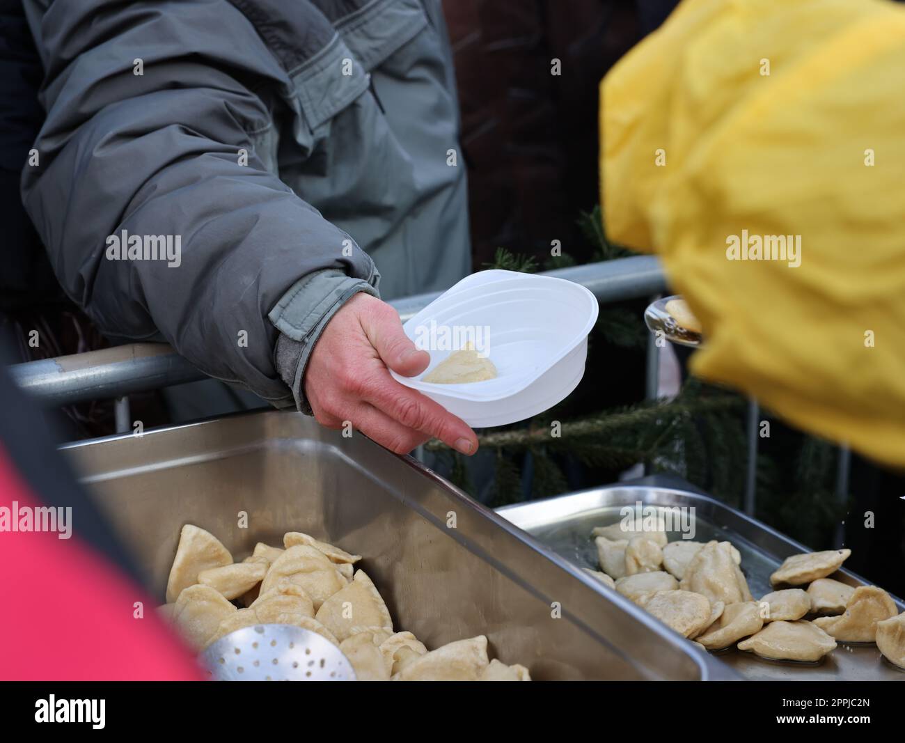 Warm food for the poor and homeless Stock Photo - Alamy