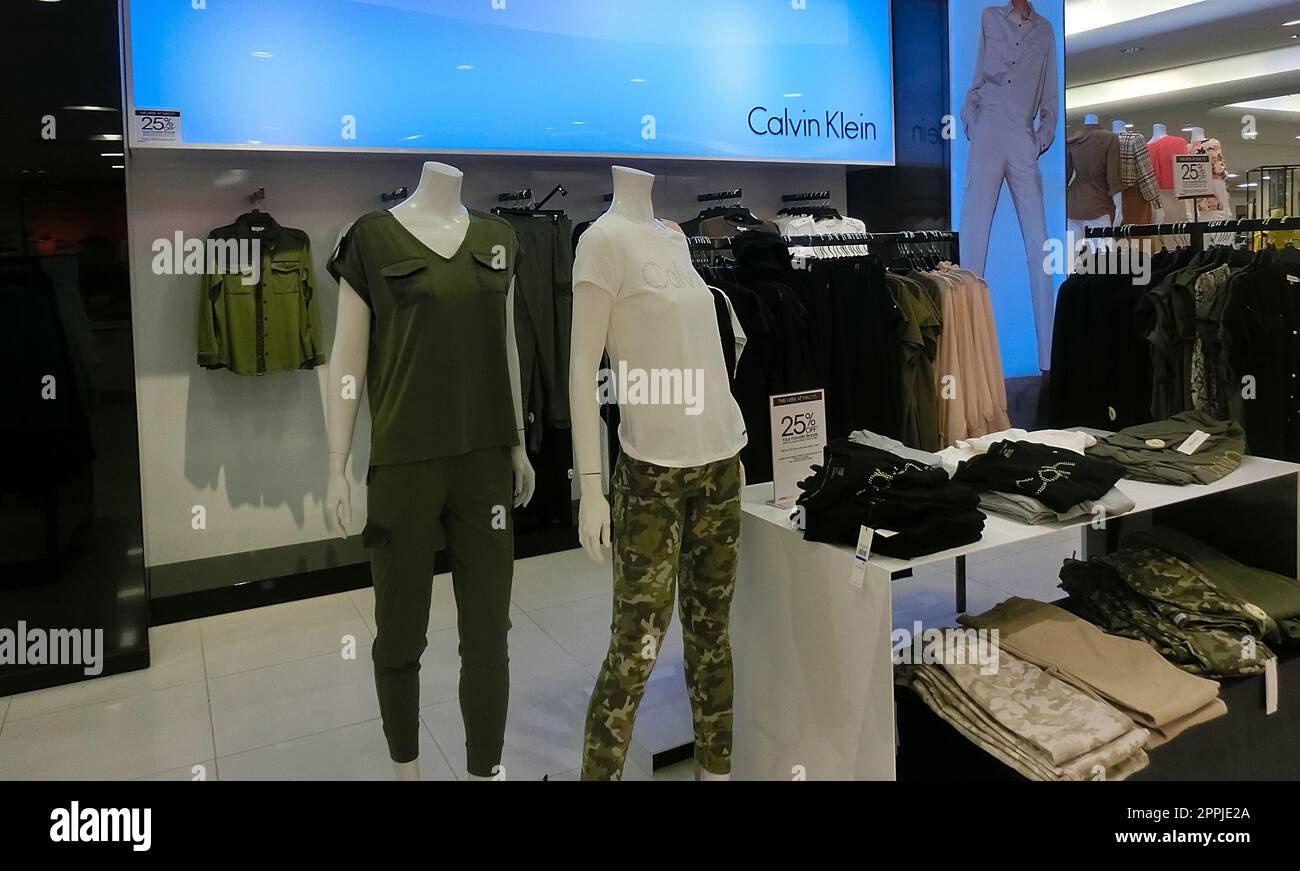 Aventura, Florida, USA - May 7, 2022: Corner of the Calvin Klein brand in  Aventura Mall. Luxury fashion. Mannequins are dressed in men's sportswear  co Stock Photo - Alamy