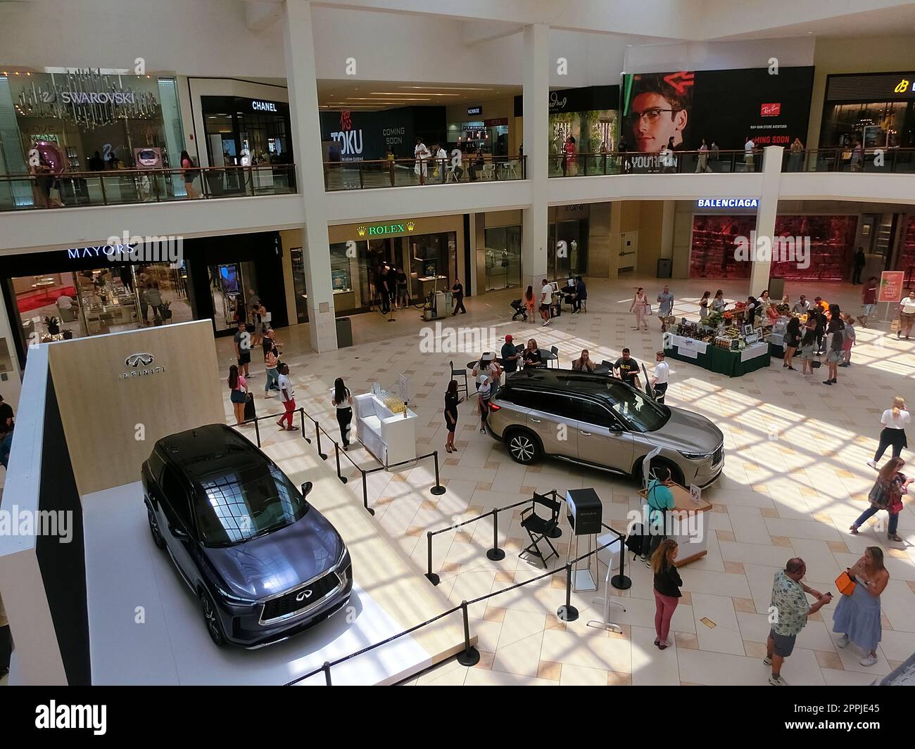 Shopping mall at aventura hi-res stock photography and images - Alamy
