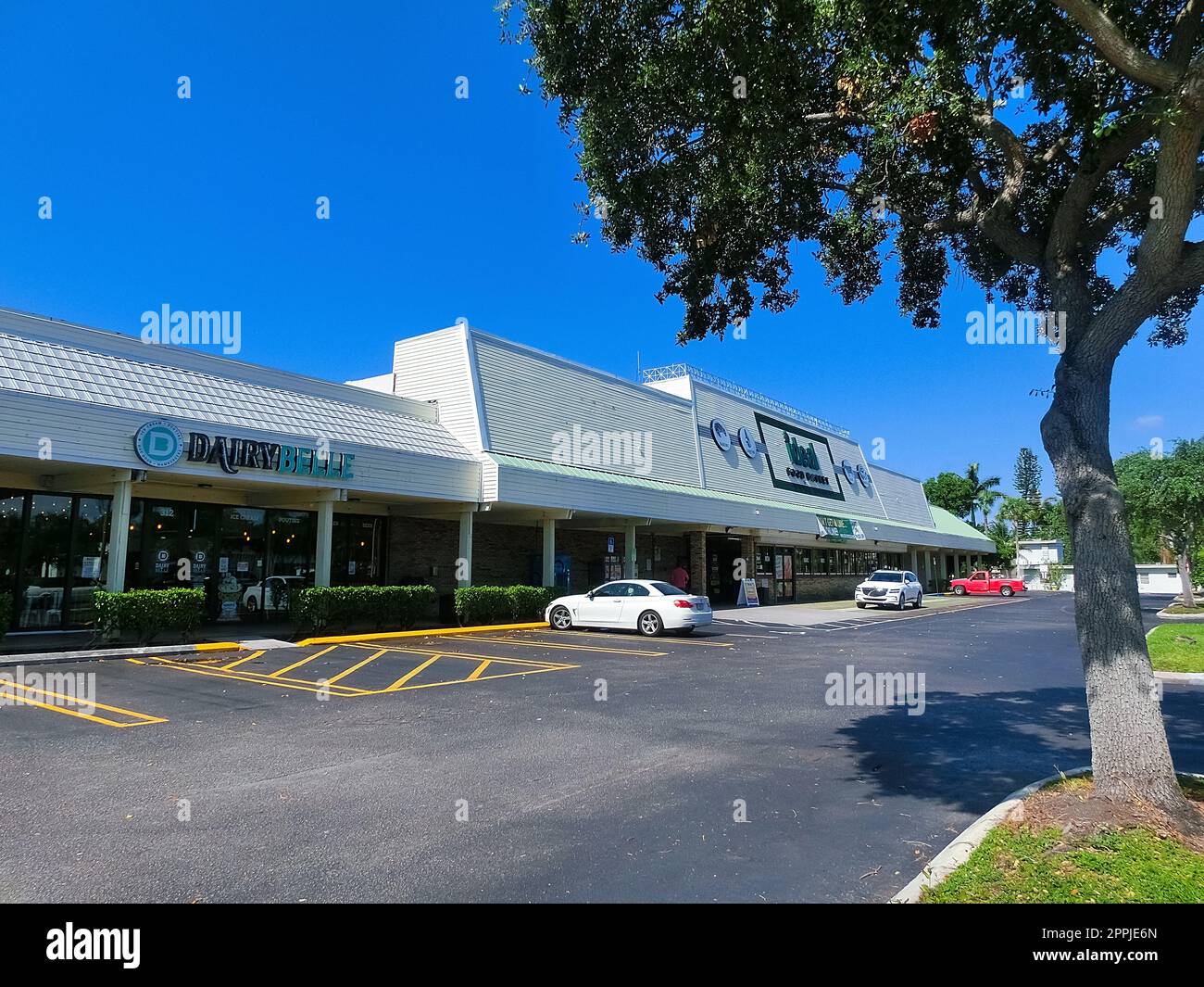 Fort Lauderdale, Florida, USA May 9, 2022 Sopping mall Dairy Belle