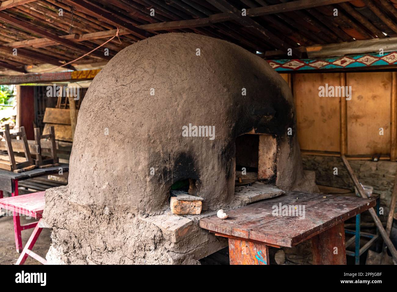 Vintage clay oven for cooking in a country house various dishes: flat  cakes, pizzas, pies, cereals, meat, fish and potatoes. The concept of  proximity Stock Photo - Alamy