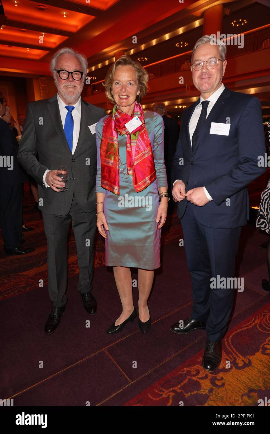 Klaus Schuemann,Anna-Elisabeth von Treuenfels-Frowein,Norbert Roettgen ...