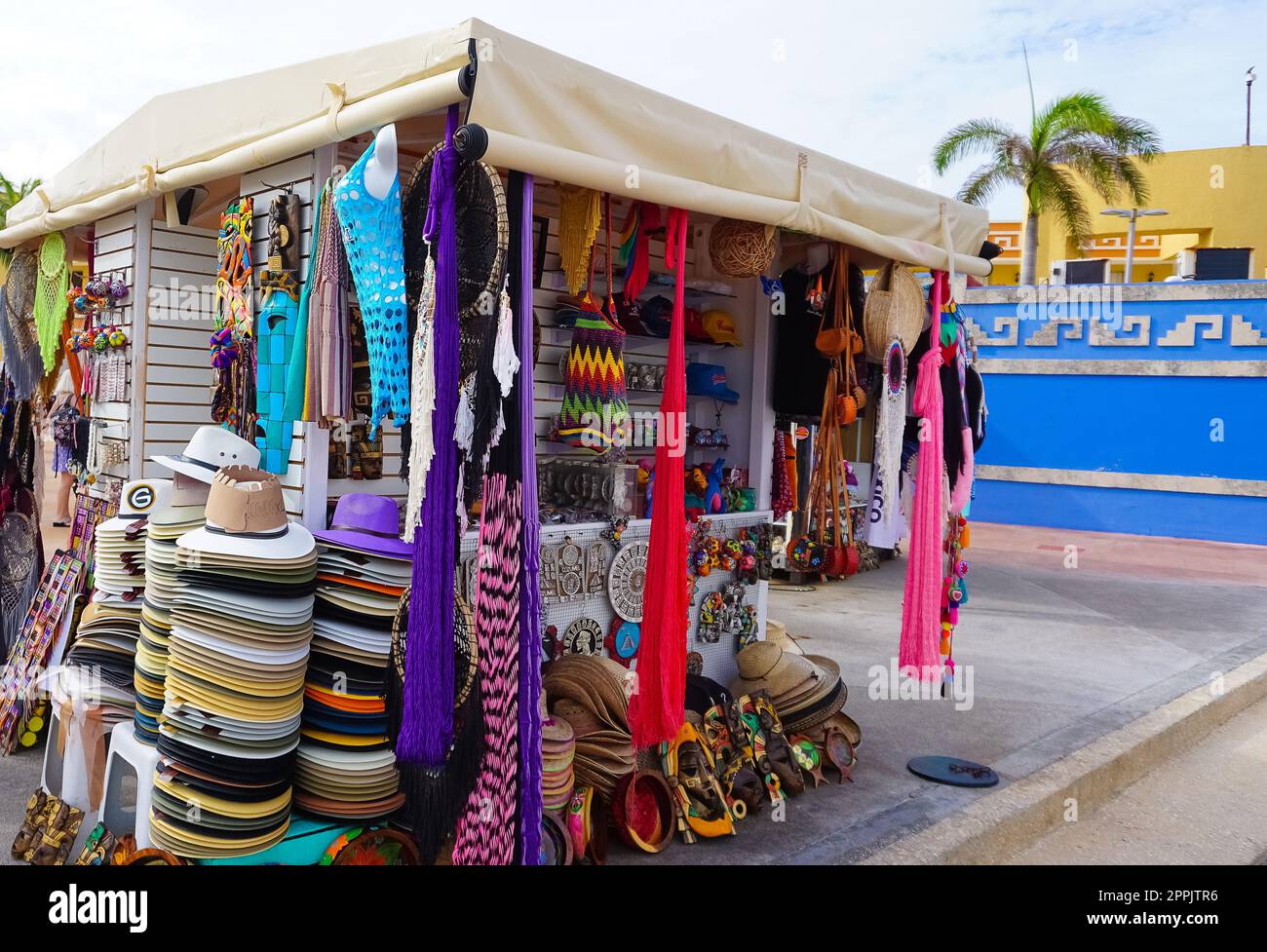 Ceramic products on the tray street vendor - Mexico Stock Photo - Alamy