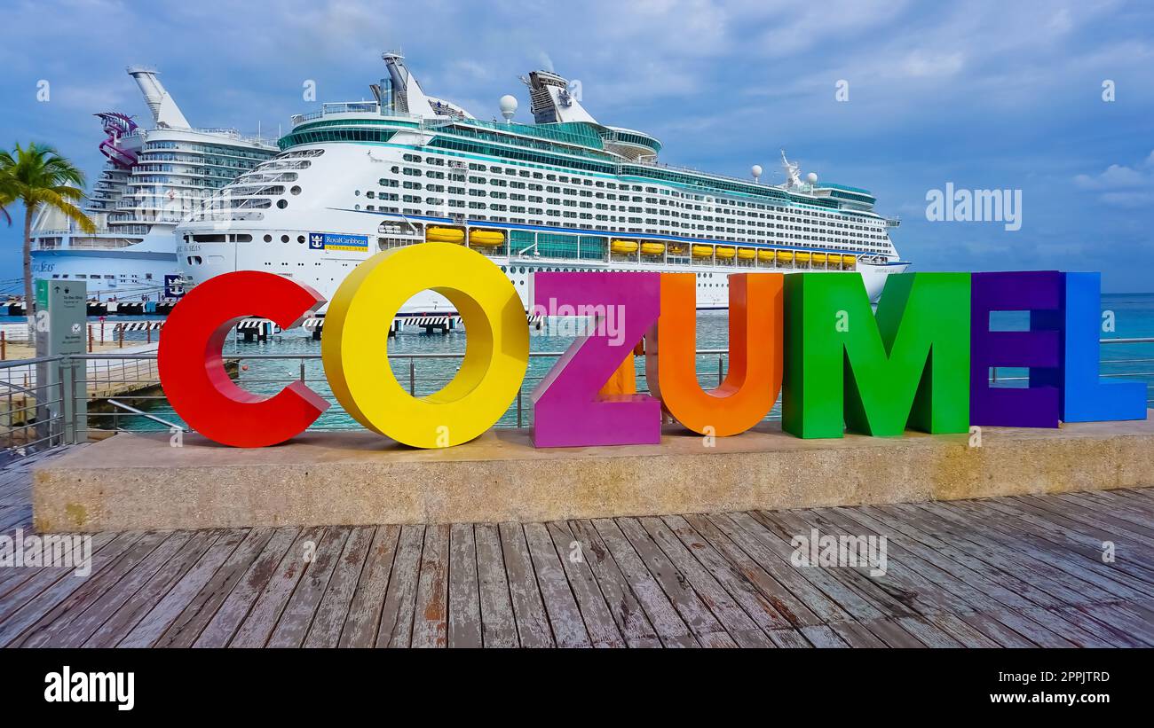 Venice Italy June 2015 Cruise Ship Splendour Seas Royal Caribbean – Stock  Editorial Photo © Marina113 #172303444