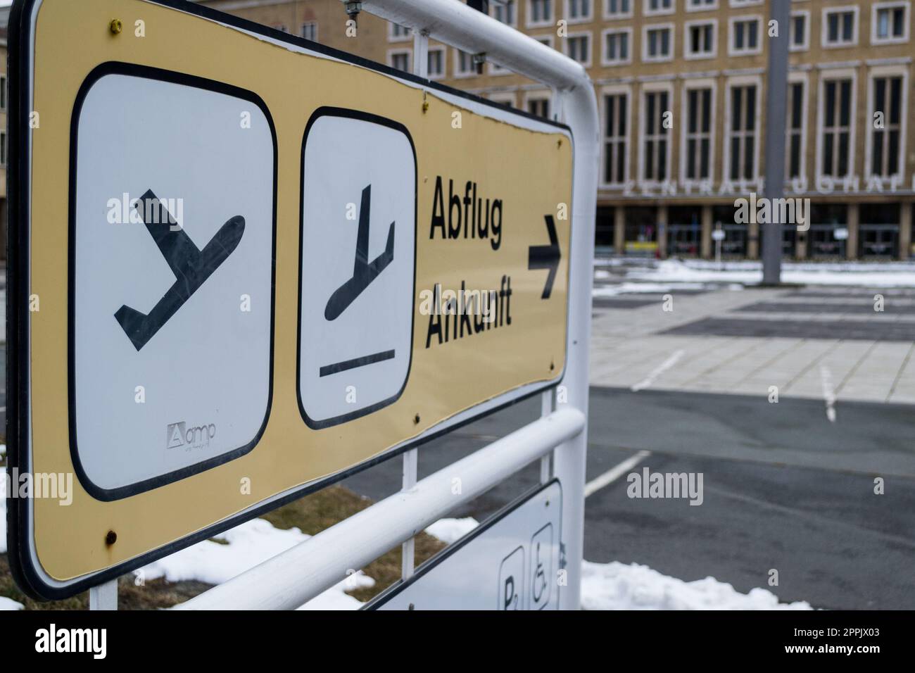 abflug ankunft, arrival departure directional sign outside of an airport Stock Photo