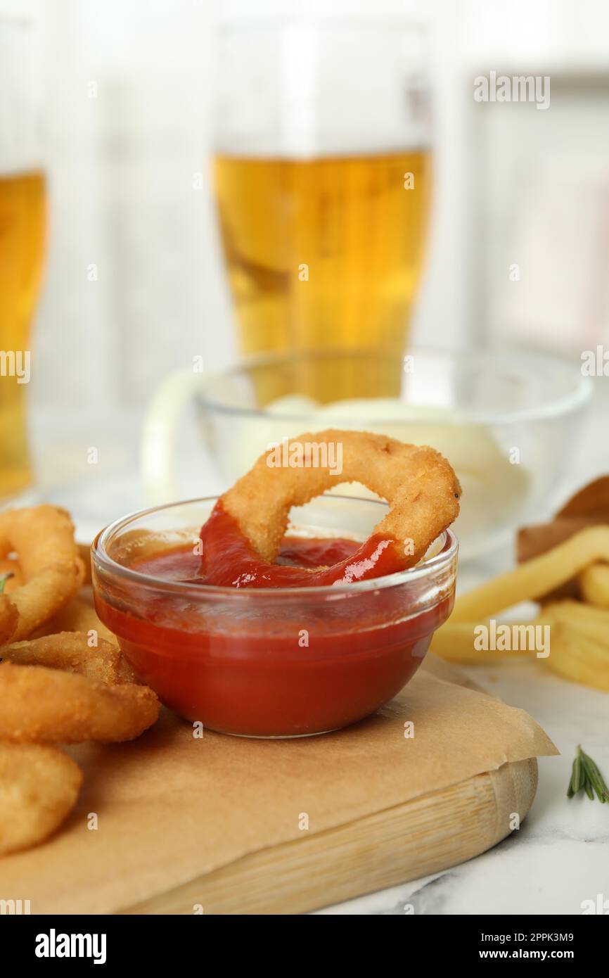 Fried beer batter onion rings hi-res stock photography and images - Alamy