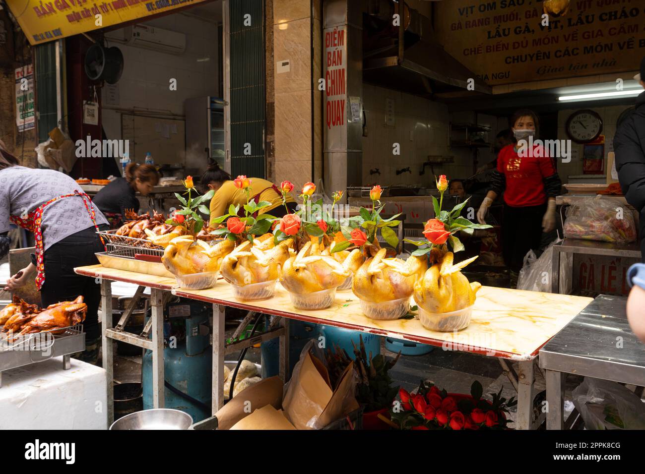 Duck cooking on the street in Hanoi, Vietnam Stock Photo