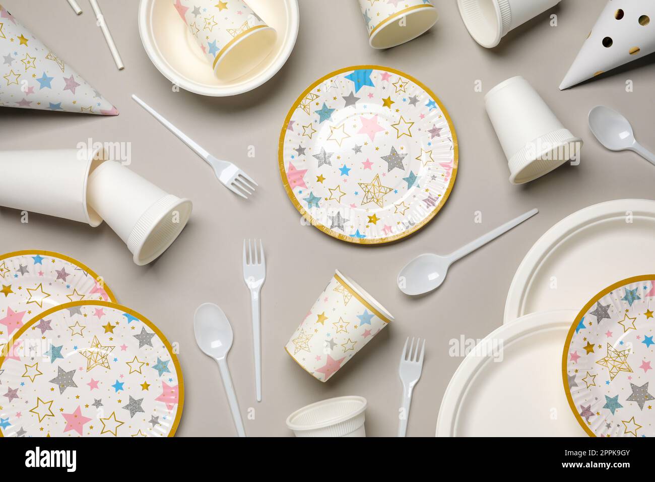 Disposable tableware on light grey background, flat lay Stock Photo - Alamy