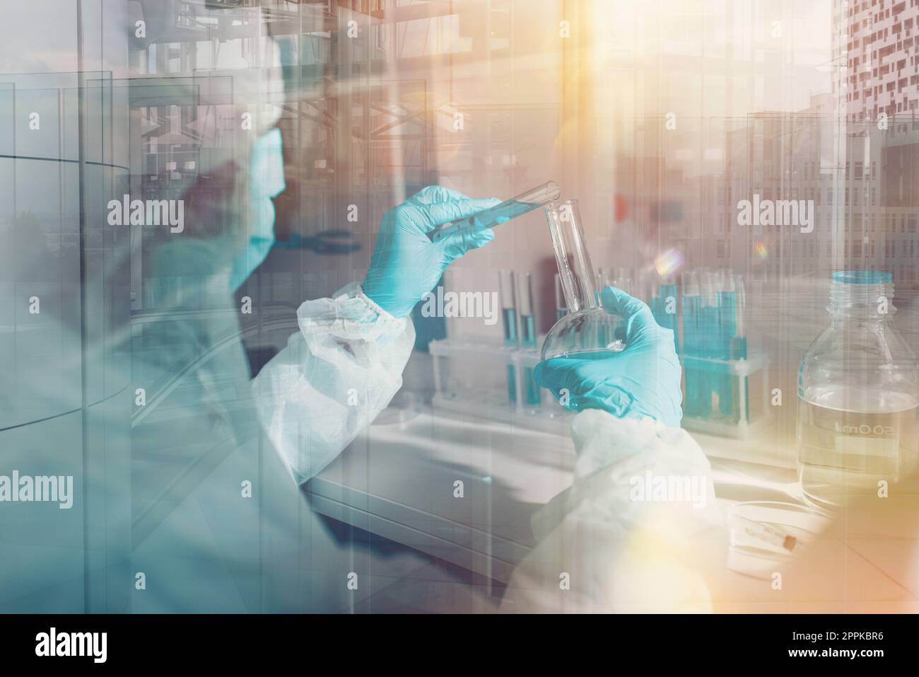 Docter Using Science Doctor in the laboratory analyzes samples for scientific research Stock ...