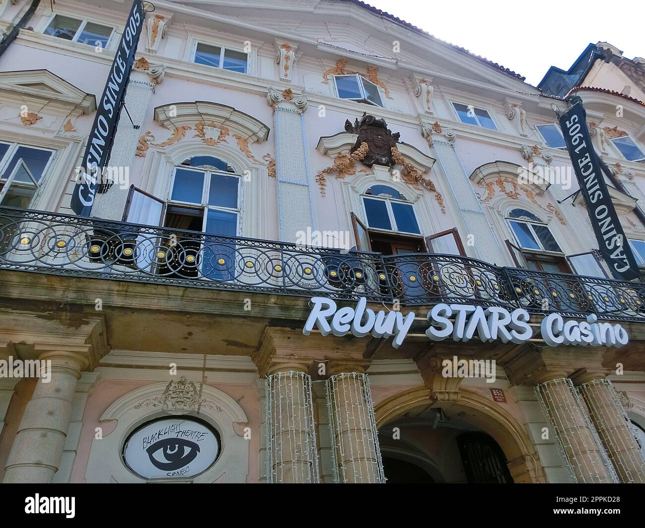 Sign historic landmark facade gold hi-res stock photography and images ...