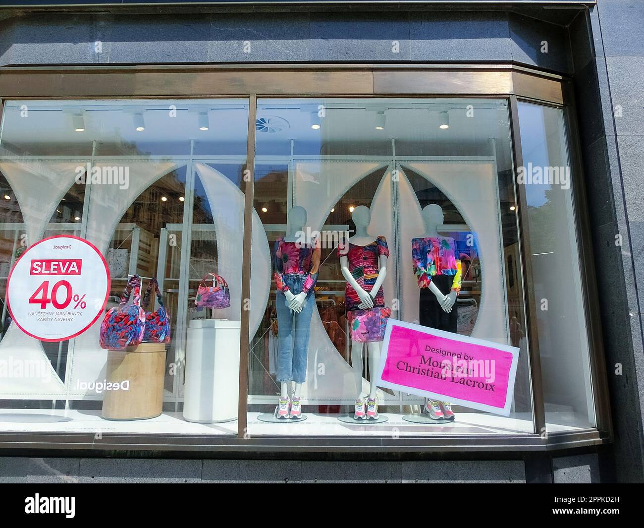 Desigual store hi-res stock photography and images - Page 2 - Alamy