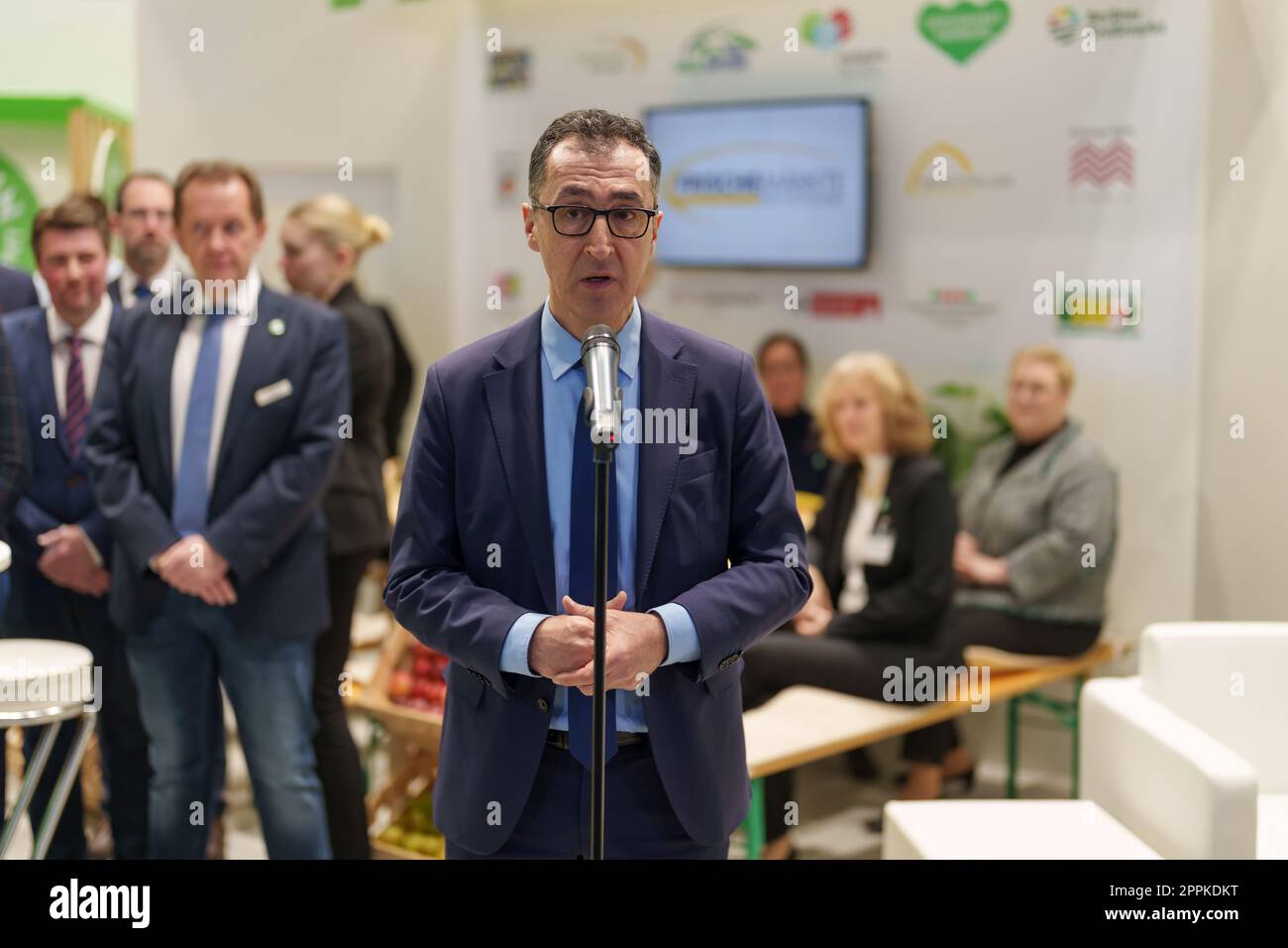 Round tour fruit logistica 2023 cem zdemir federal minister of food