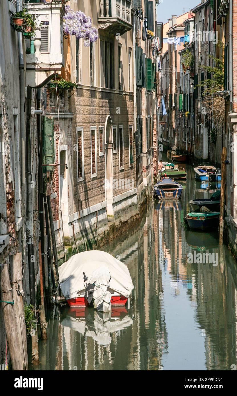 Narrow canal hi-res stock photography and images - Alamy