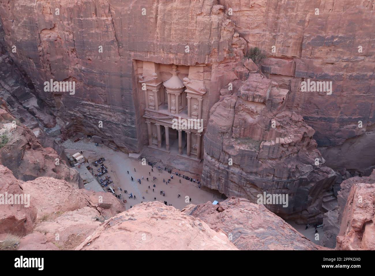 View onto the treasury from the viewpoint at the end of the al khubtha trail, Petra, Jordan Stock Photo