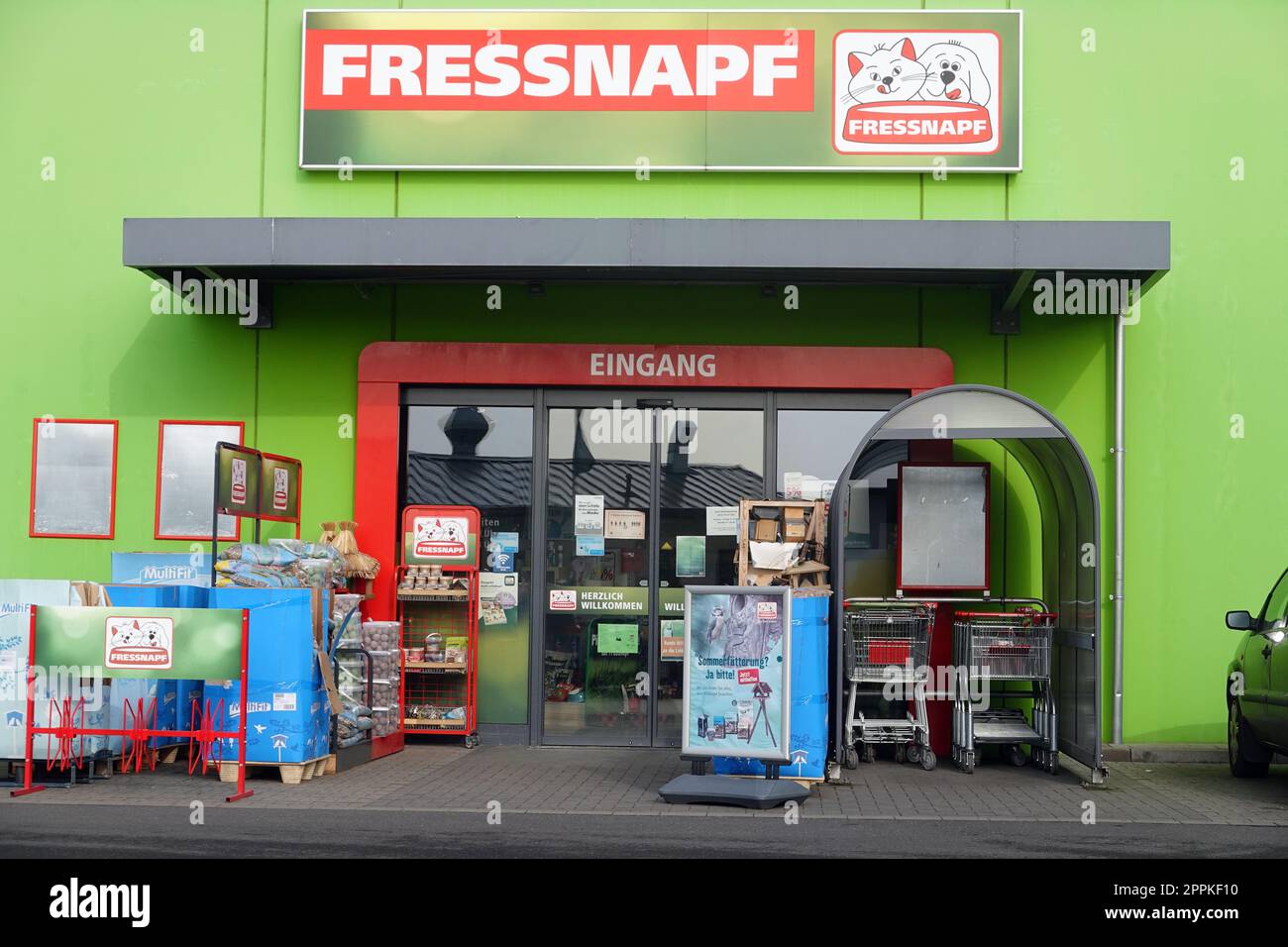 Fressnapf hi-res stock photography and images - Alamy