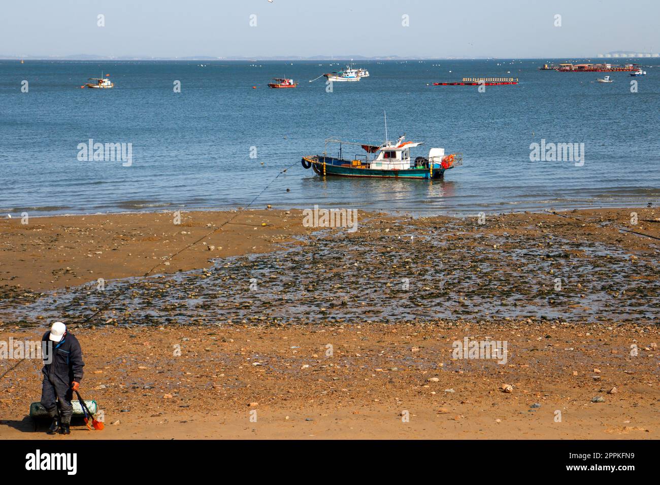 Korean fishing boat hi-res stock photography and images - Alamy