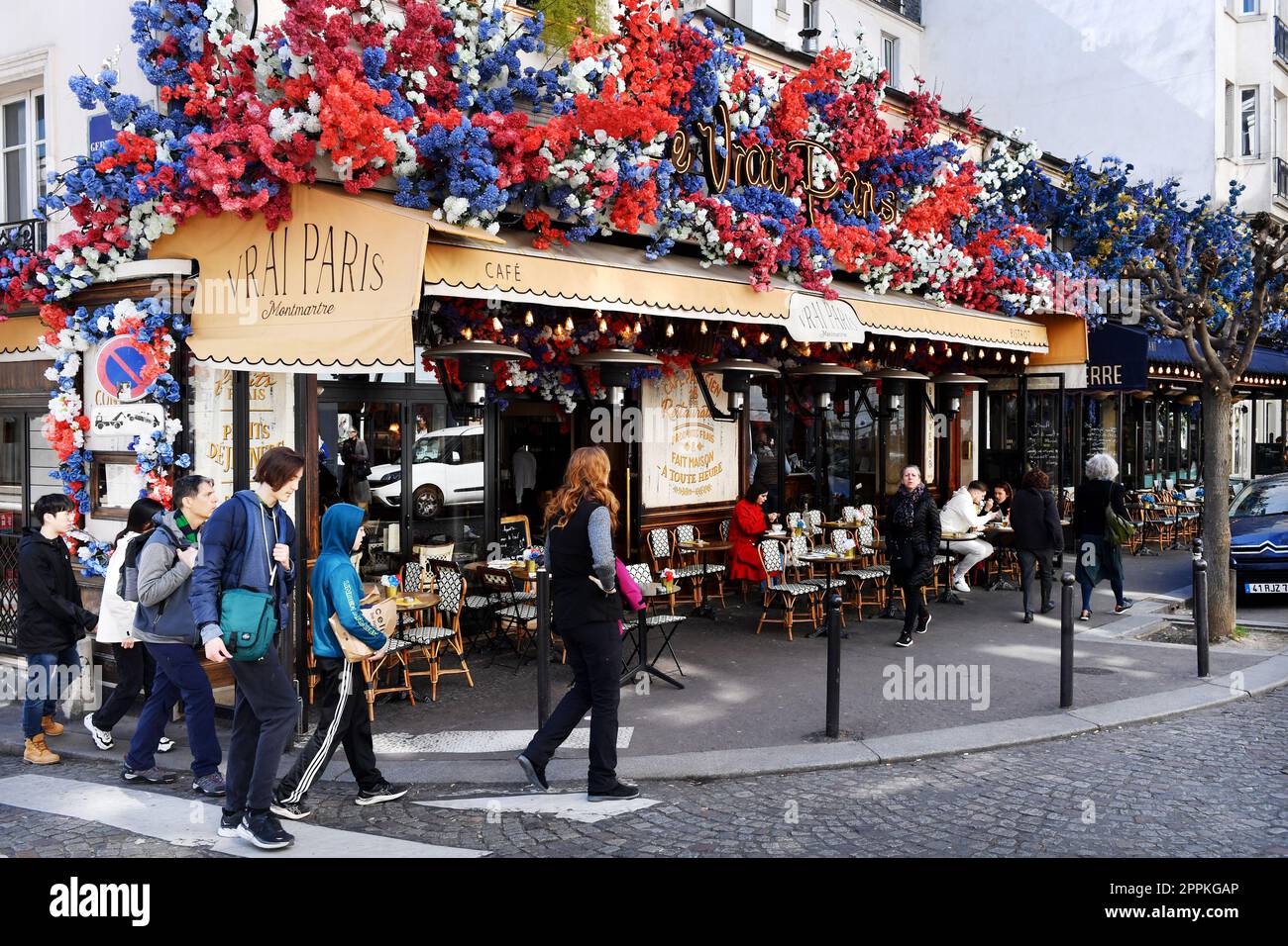 Le Vrai Paris Café - Rue des Abbesses - Montmartre - Paris - France Stock Photo