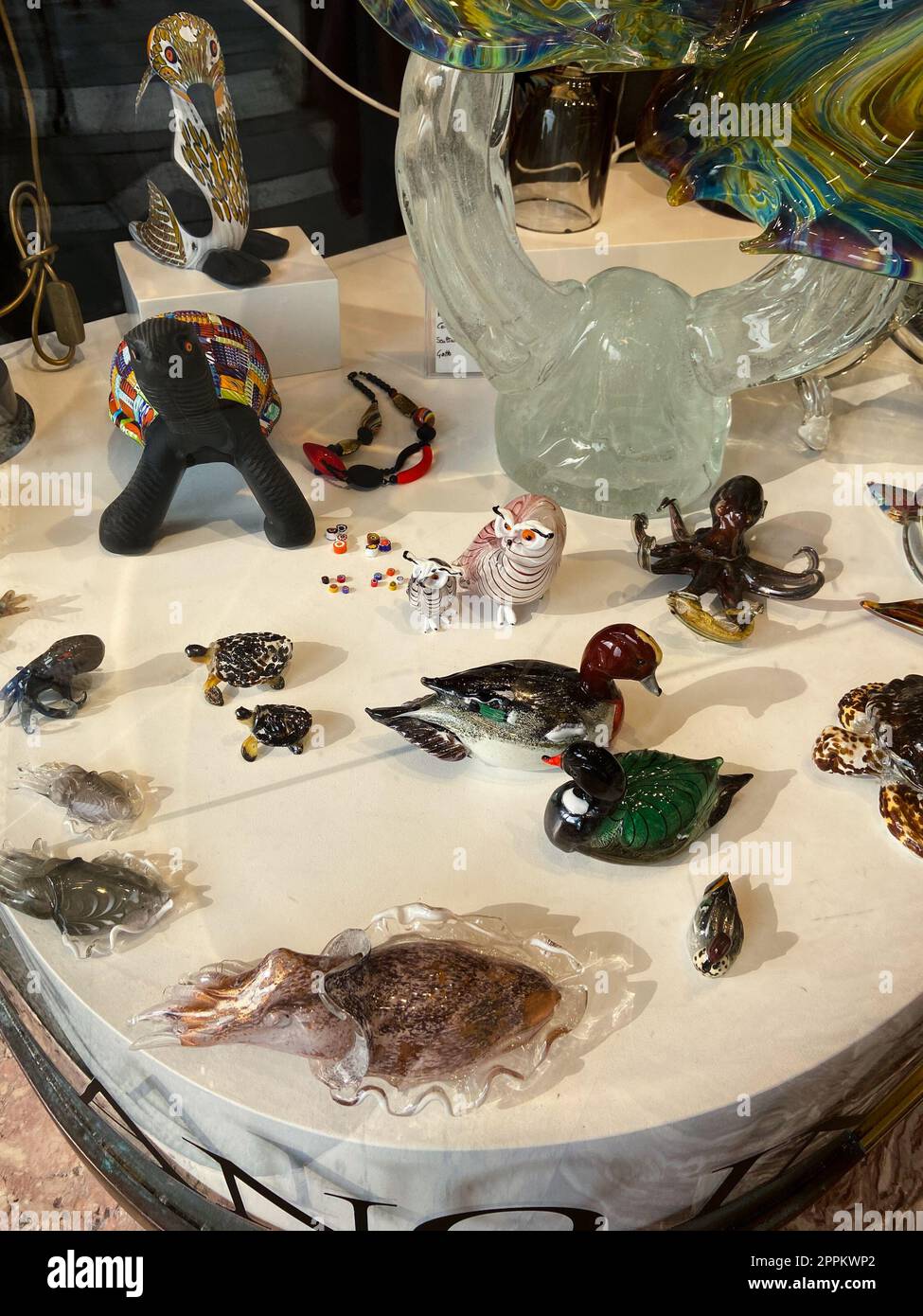 glass handmade figurines in gift store in Venice Stock Photo