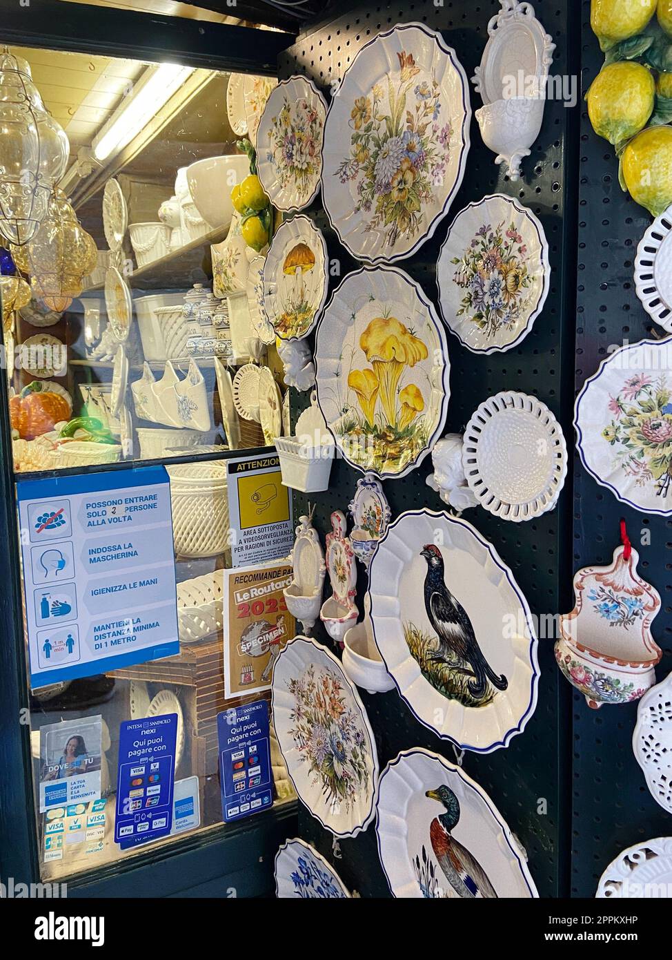 painted decorative plates in gift shop in Venice Stock Photo Alamy