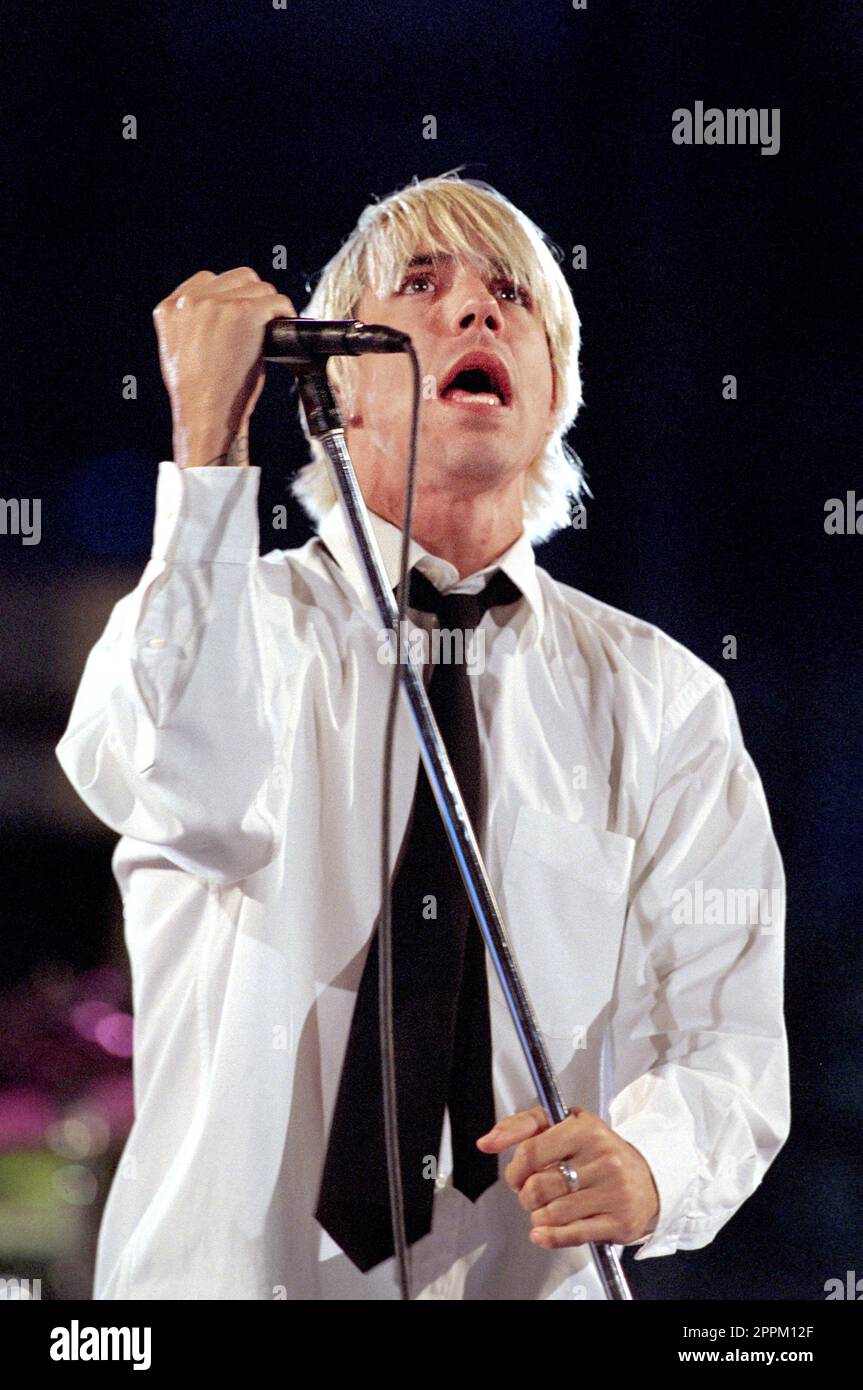 Verona Italy 1999-04-09: The Red Hot Chili Peppers band at the Festivalbar at the Arena , the singer Anthony Kiedis during the show Stock Photo
