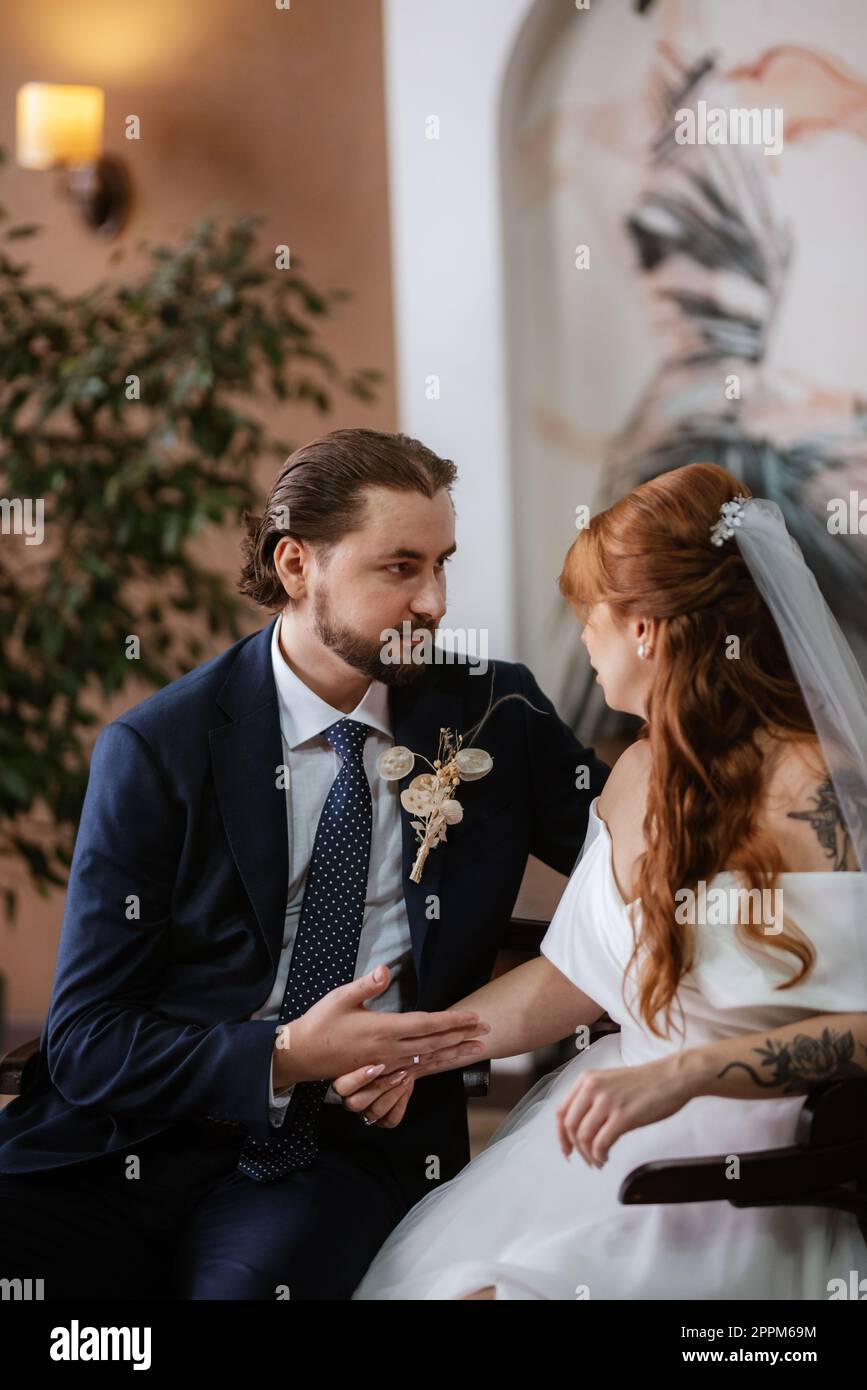 Black and white bride and groom hi-res stock photography and images - Alamy