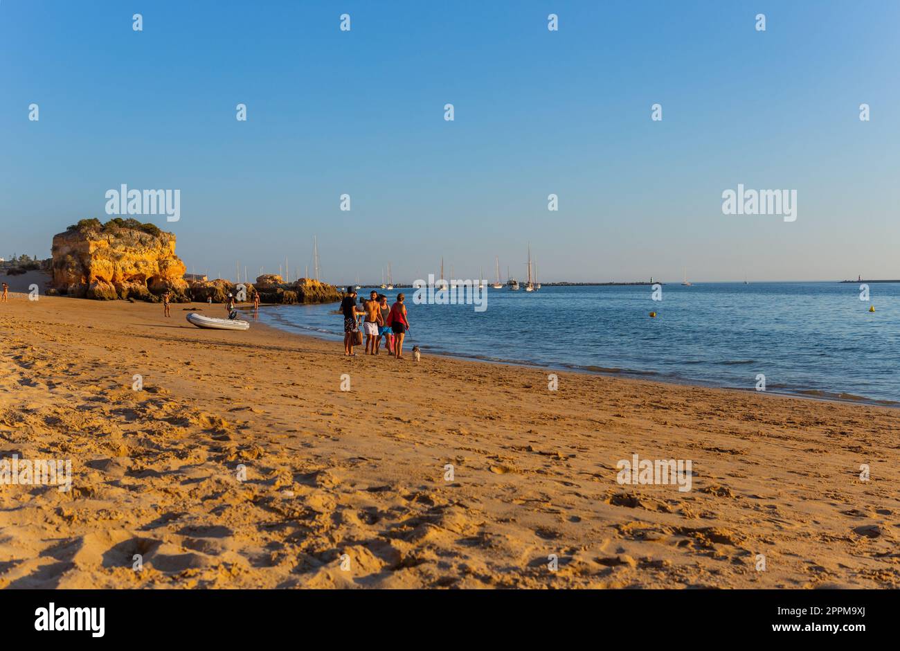 Praia Grande beach. Ferragudo Stock Photo - Alamy