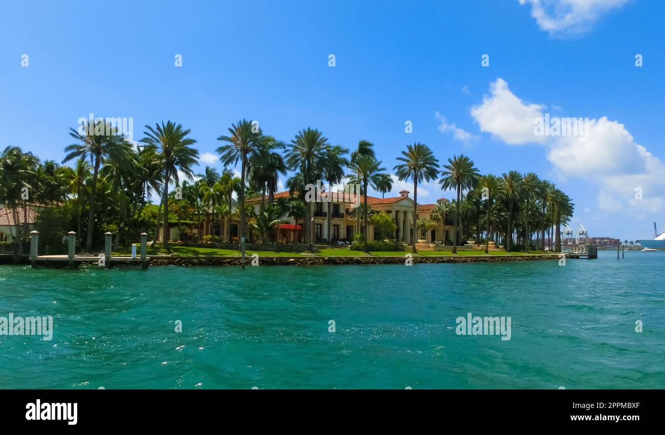 Florida mansion 80's hi-res stock photography and images - Alamy