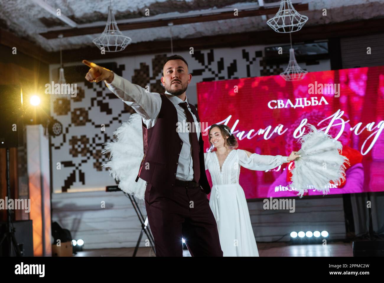 the first wedding dance of the bride and groom Stock Photo - Alamy