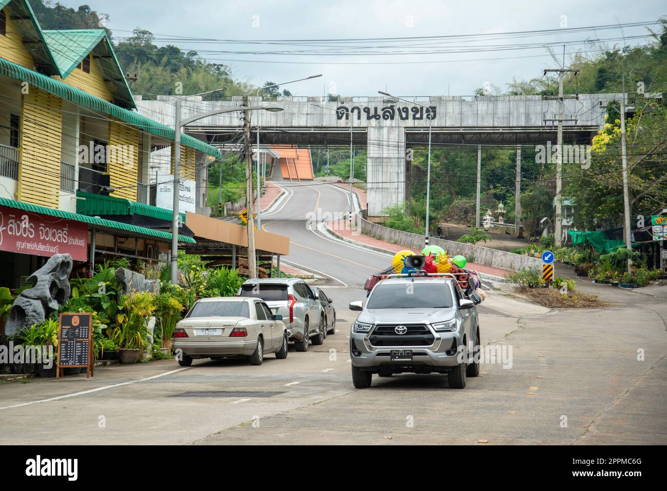 the Border of Thailand and Myanmar at Dan Singkhon near the City of  Phrachuap Khiri Khan in the Province of Prachuap Khiri Khan in Thailand,  Thailand Stock Photo - Alamy